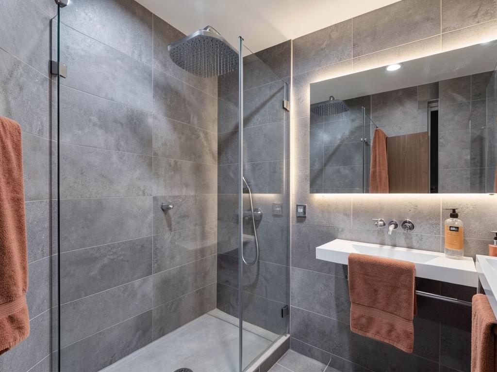 Before and after of a bathroom renovation in La Mata