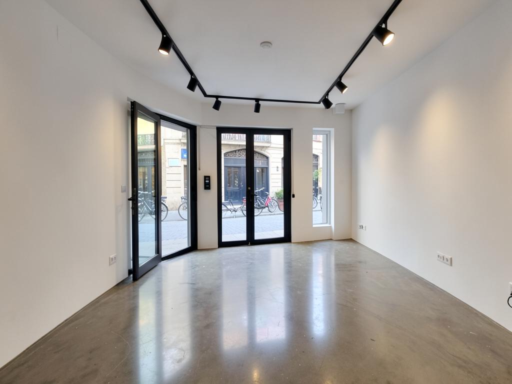 Renovated commercial unit in central Torrevieja